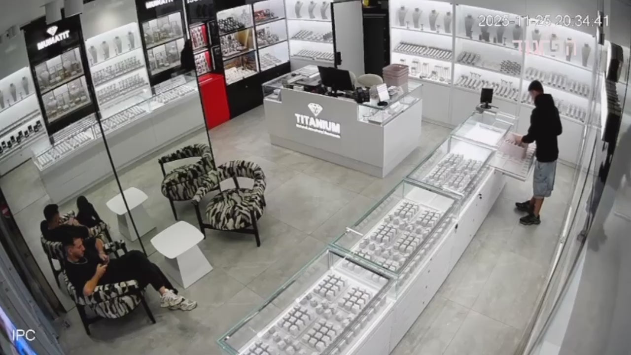 Load video: Jewellery store getting robbed and stopped the robbery using Iron Fog Security Defence.